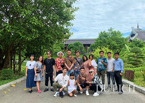 Đoàn các nhà sáng tạo nội dung đến ghi hình tại Ninh Bình